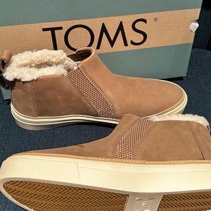 Brand new Toms